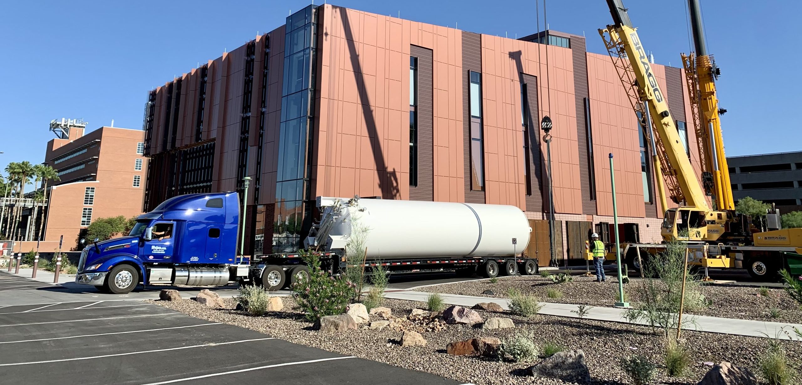 Liquid Nitrogen Tank Arrives at University of Arizona